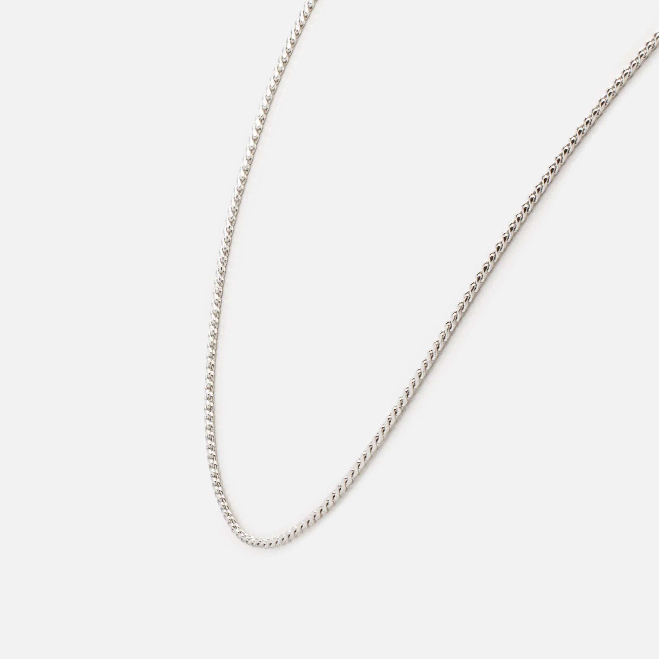 Ensemble de deux colliers argentés mailles en "s" et perles synthétiques rondes - Image 6