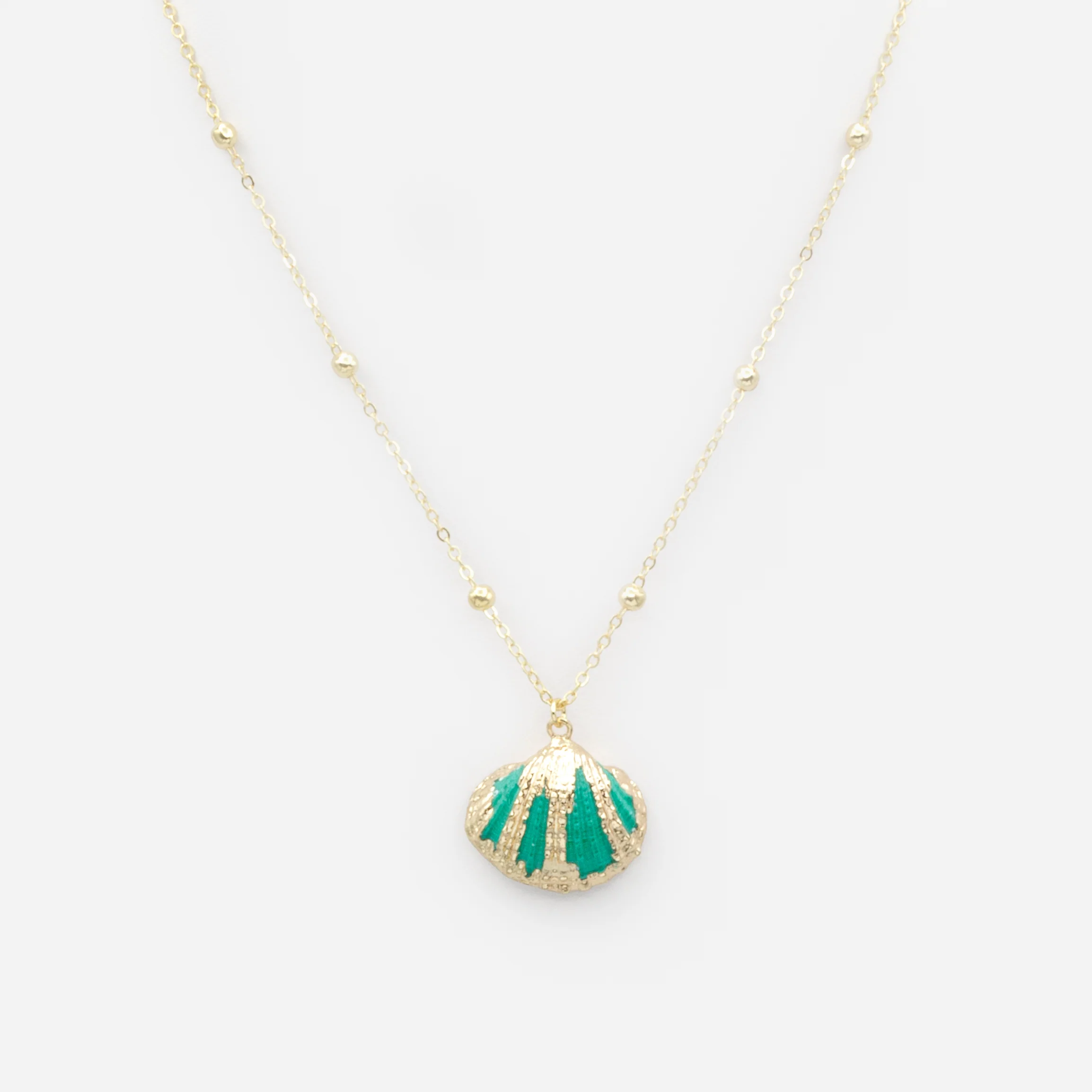 Collier petites billes dorées avec breloque coquillage turquoise