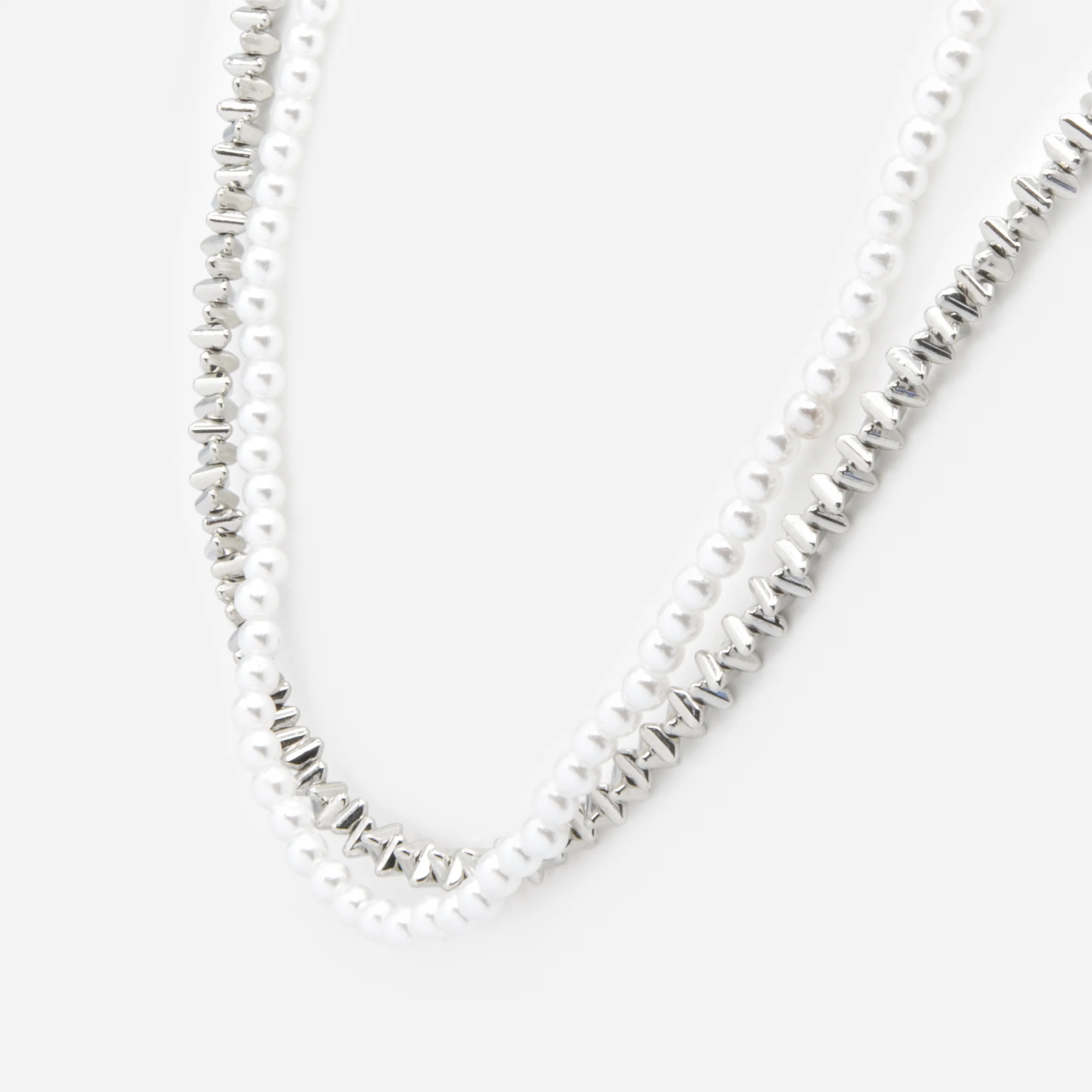 Collier double rang avec billes triangulaires argentées et rang de perles - Image 2
