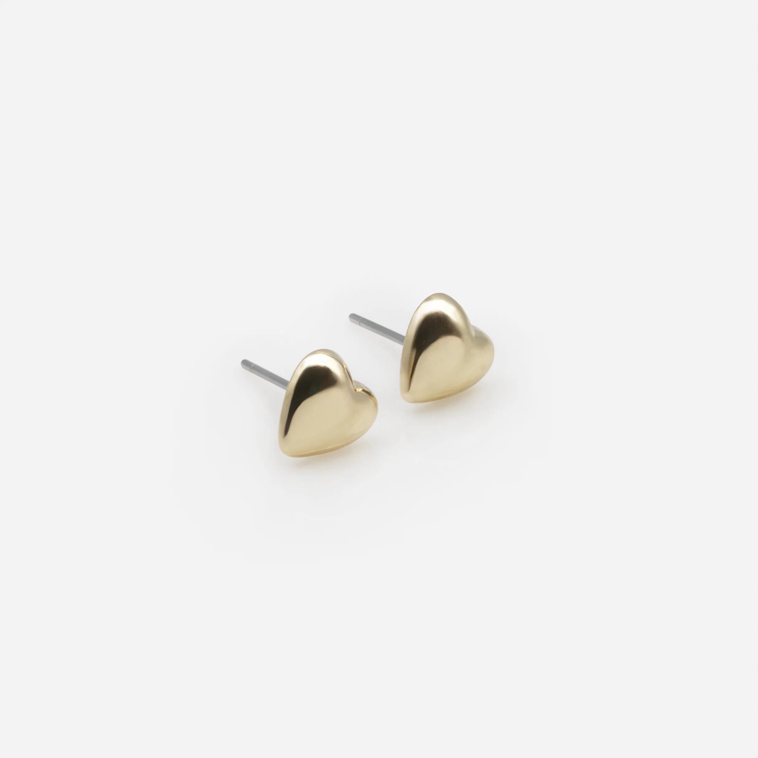 Duo de boucles d'oreilles coeurs et anneaux dorés entremêlés - Image 3