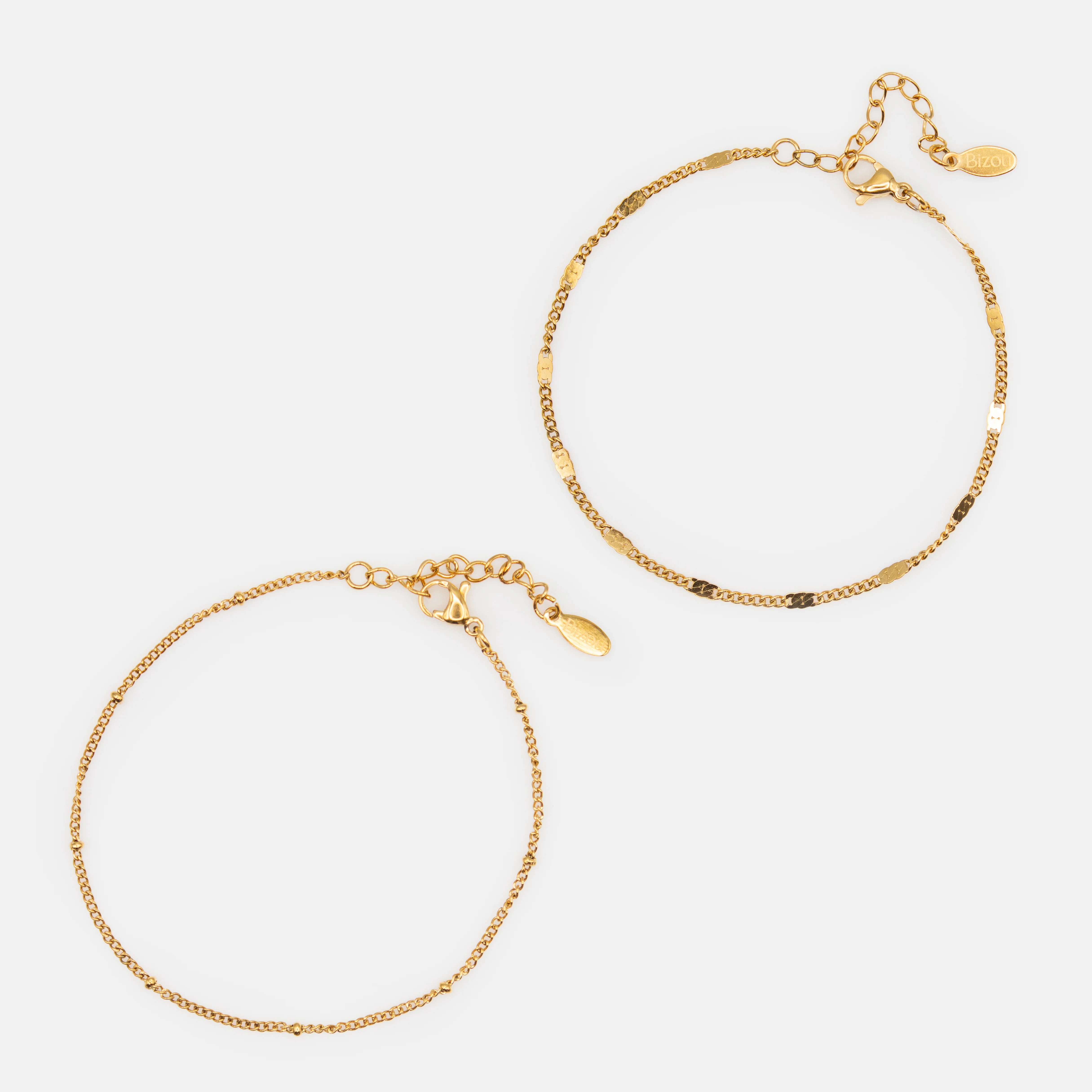Duo de bracelets dorés avec billes et insertions plates en acier inoxydable