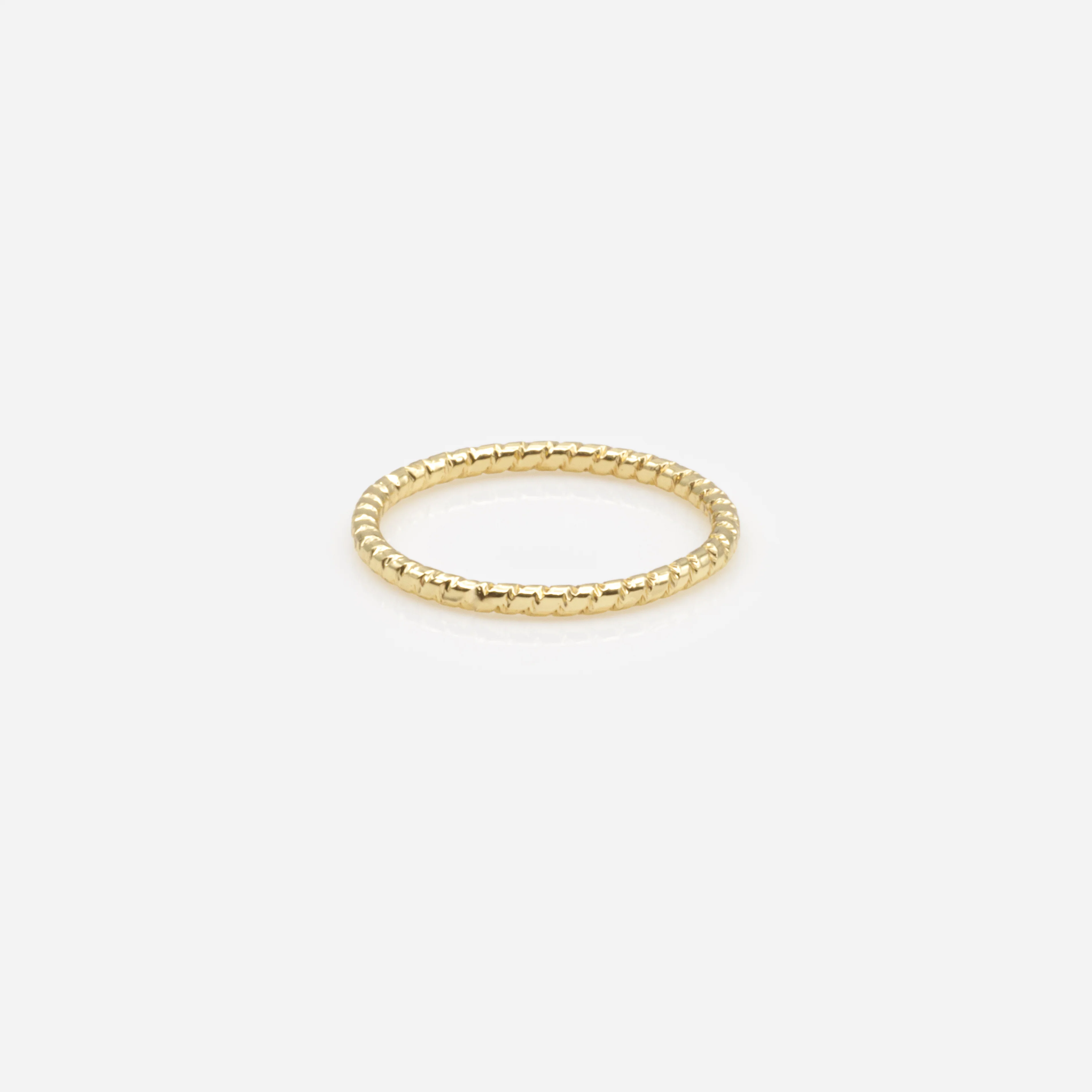 Ensemble de cinq bagues dorées de tailles variées avec effet vagues et petites perles - Image 2