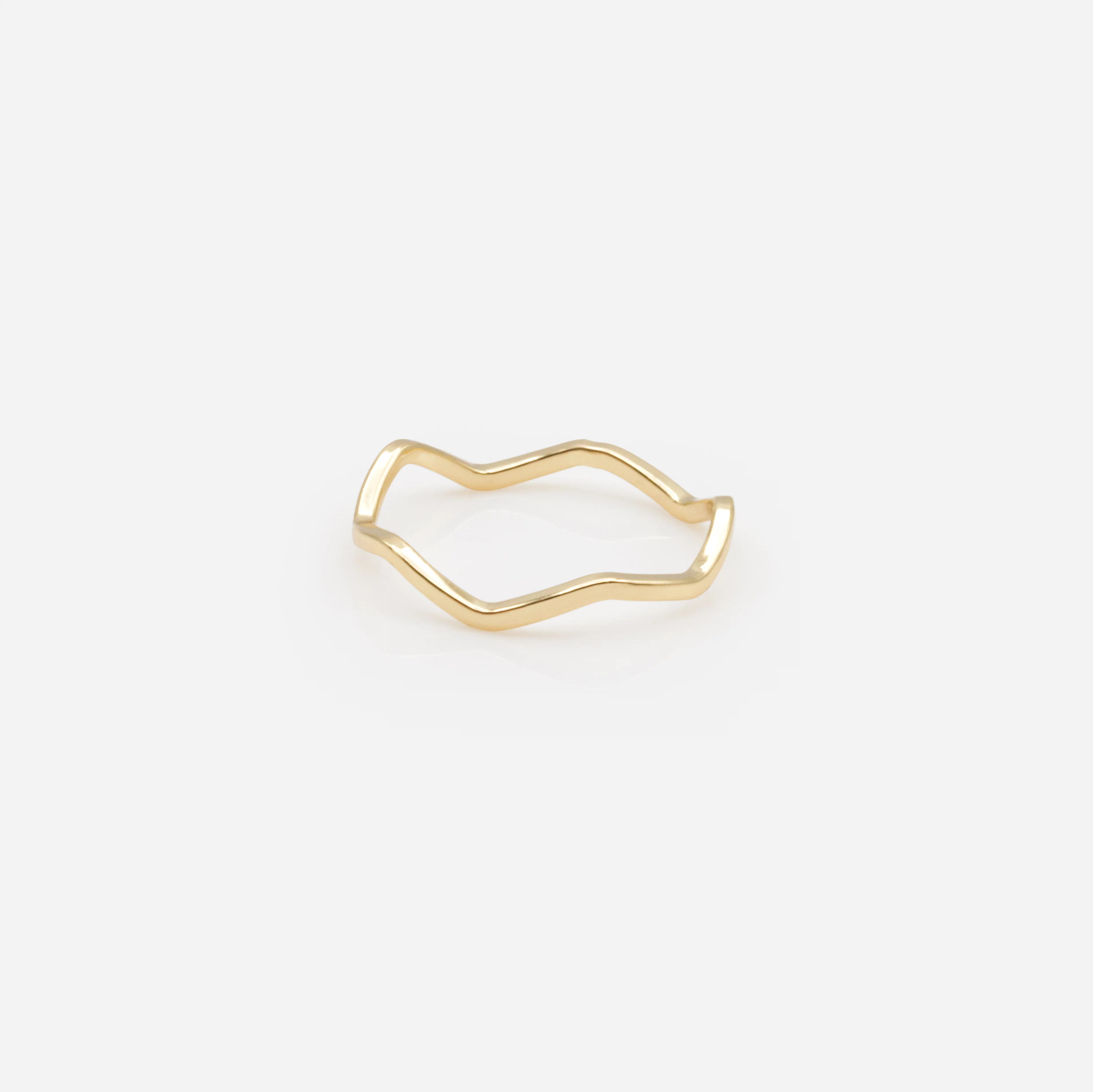 Ensemble de cinq bagues dorées de tailles variées avec effet vagues et petites perles - Image 3