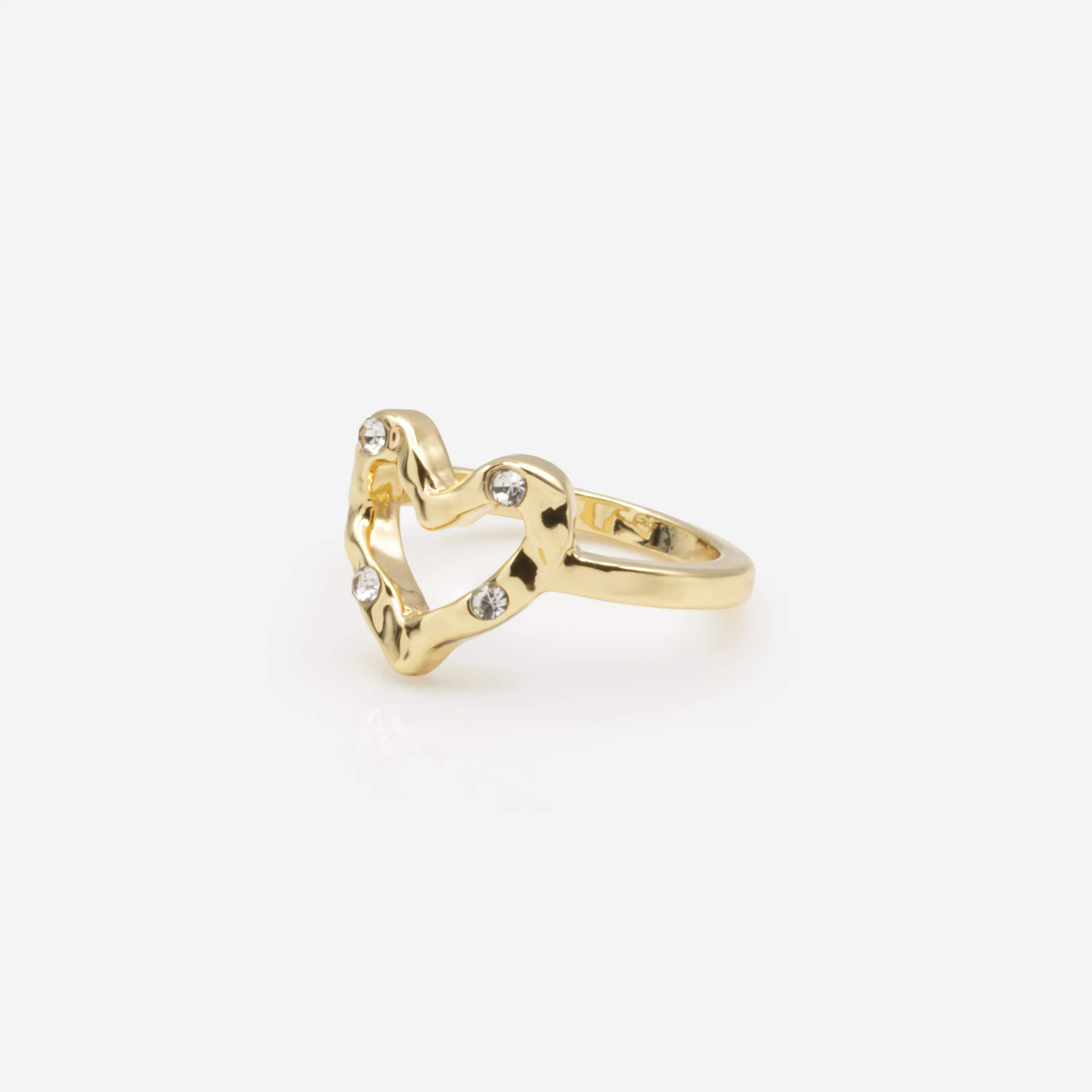 Ensemble de cinq bagues dorées martelées de tailles variées avec zircons cubiques - Image 2