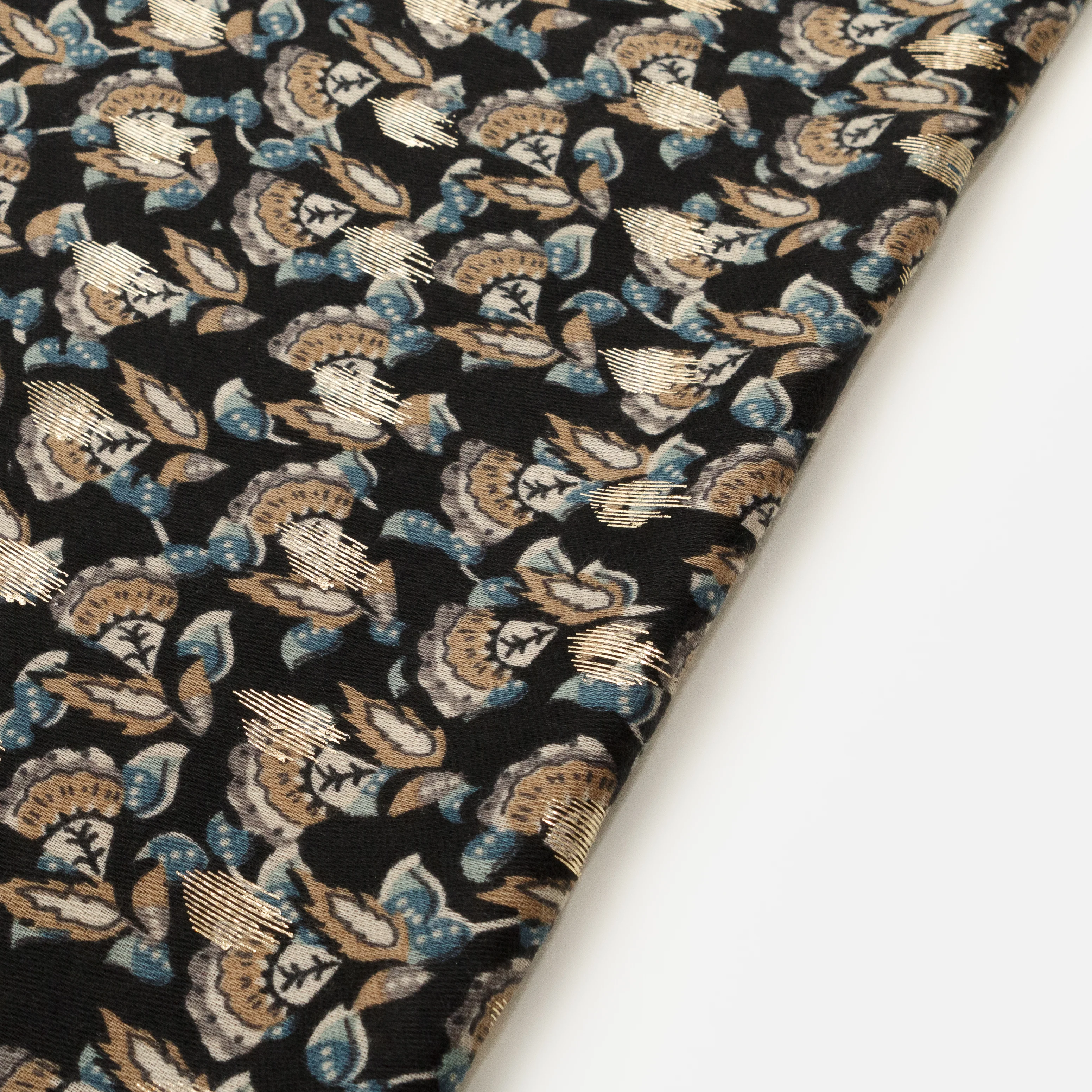 Foulard léger marine et beige à imprimé floral avec touches dorées - Image 2