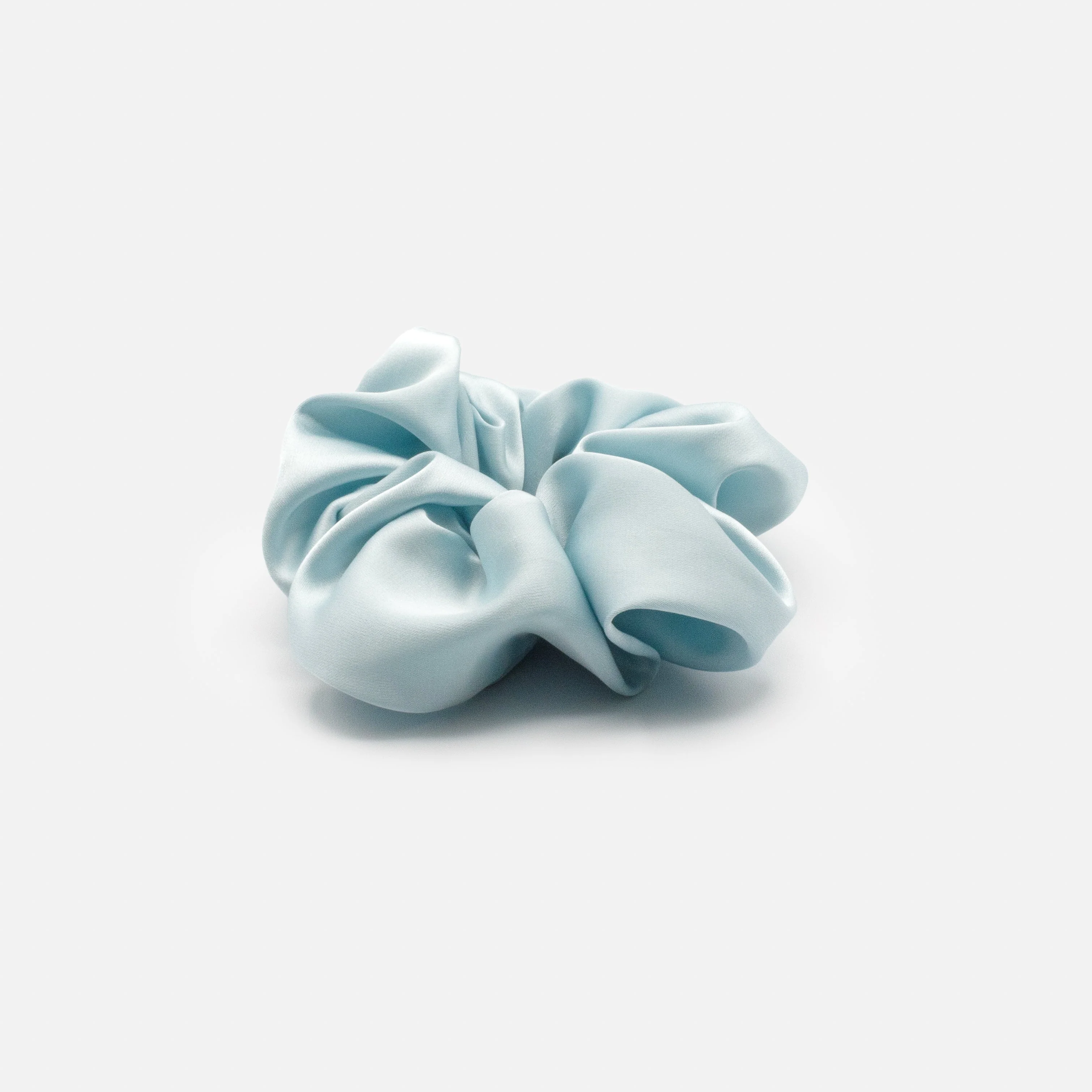 Chouchou satiné bleu pâle