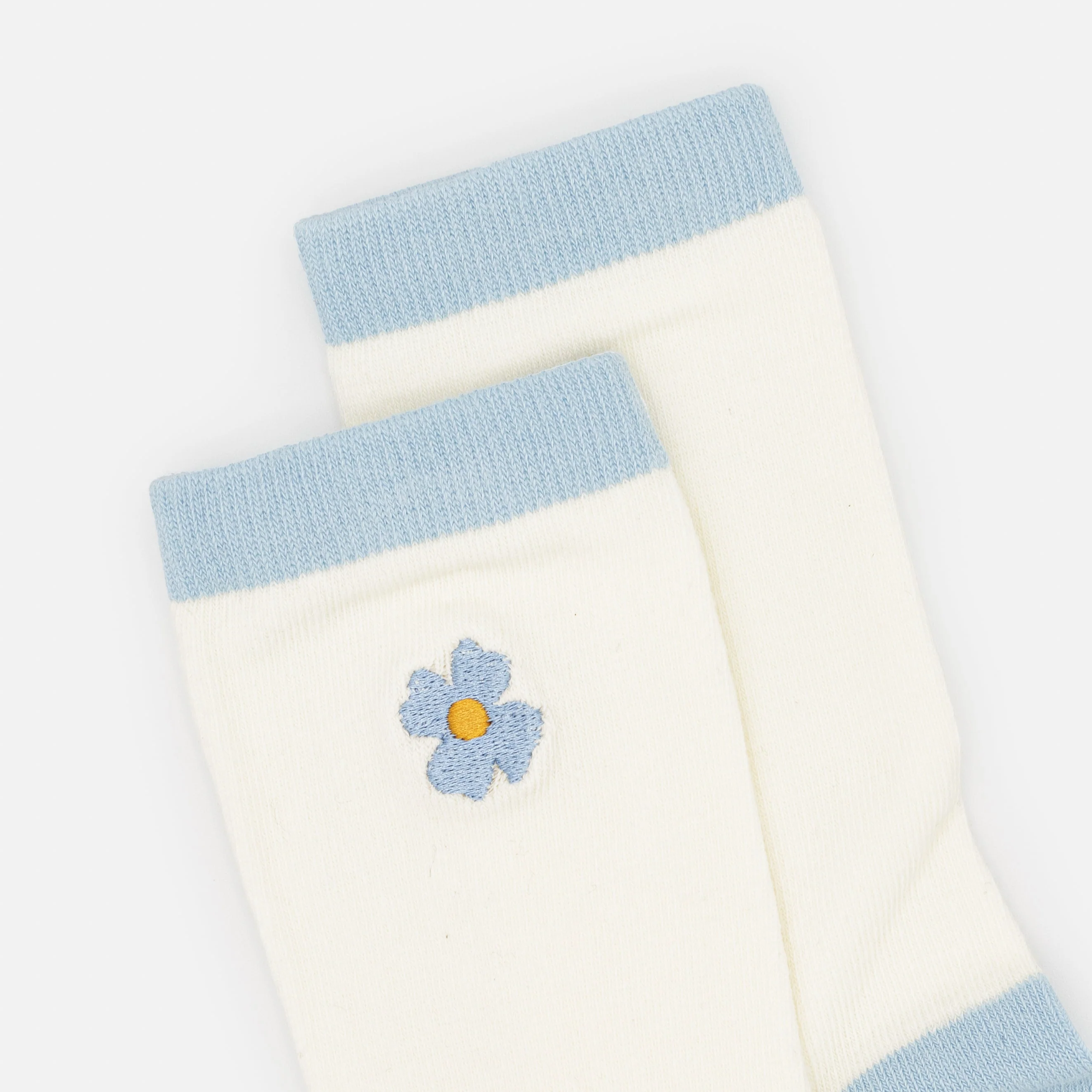 Bas crème avec broderie fleur bleue - Image 2