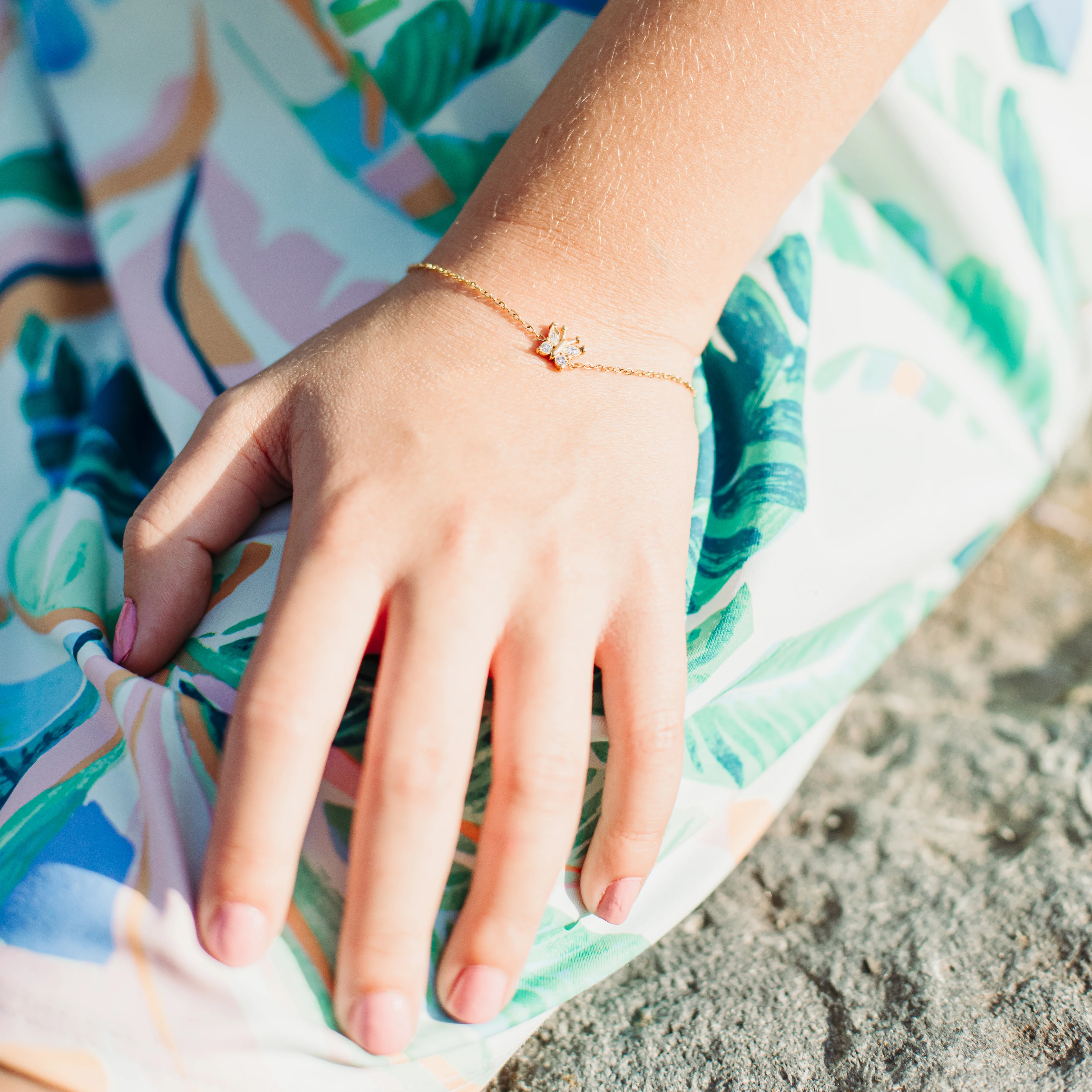 Mini bracelet doré papillon avec zircons cubiques en acier inoxydable - Image 4