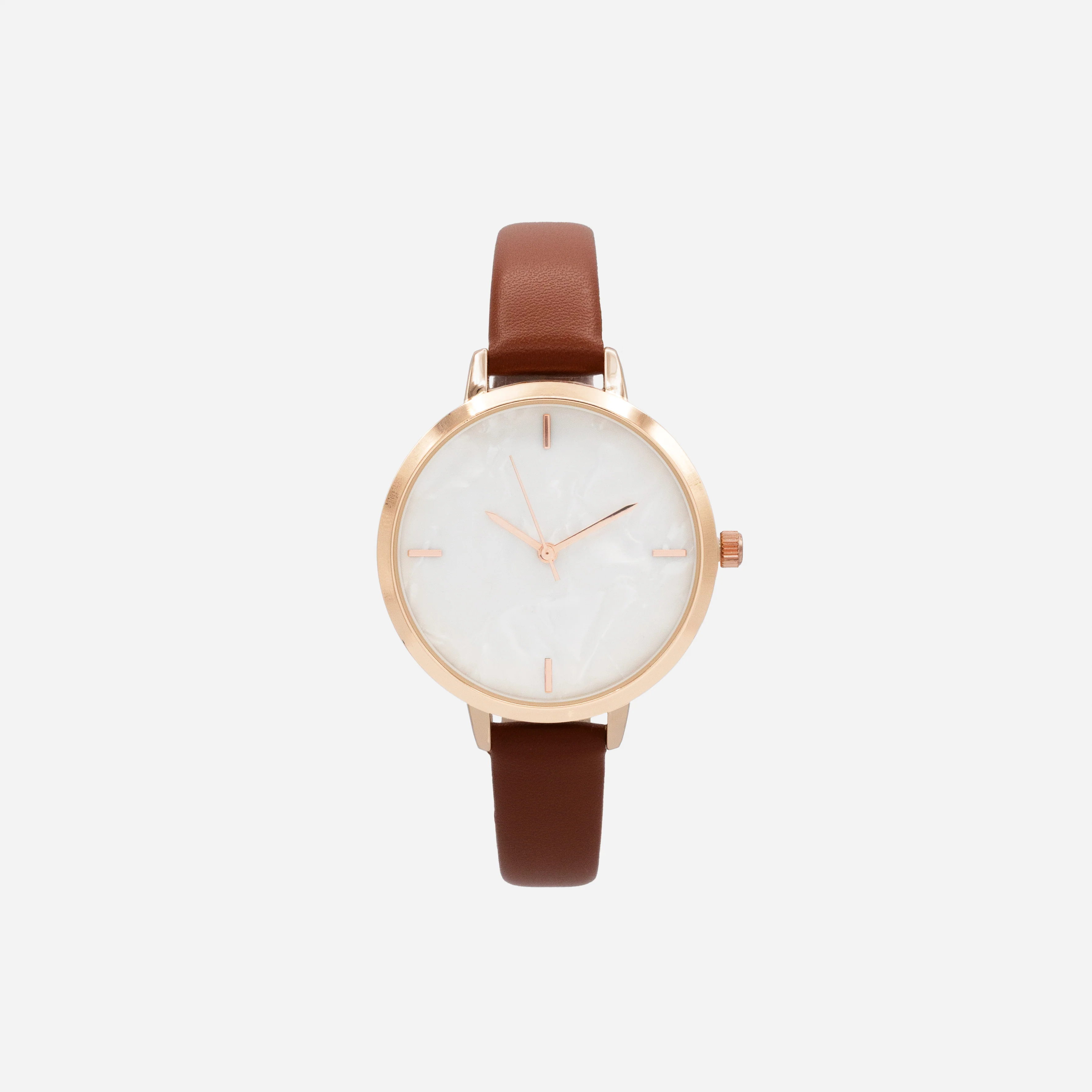 Montre brune en similicuir à boîtier rond rose doré et cadran blanc nacré
