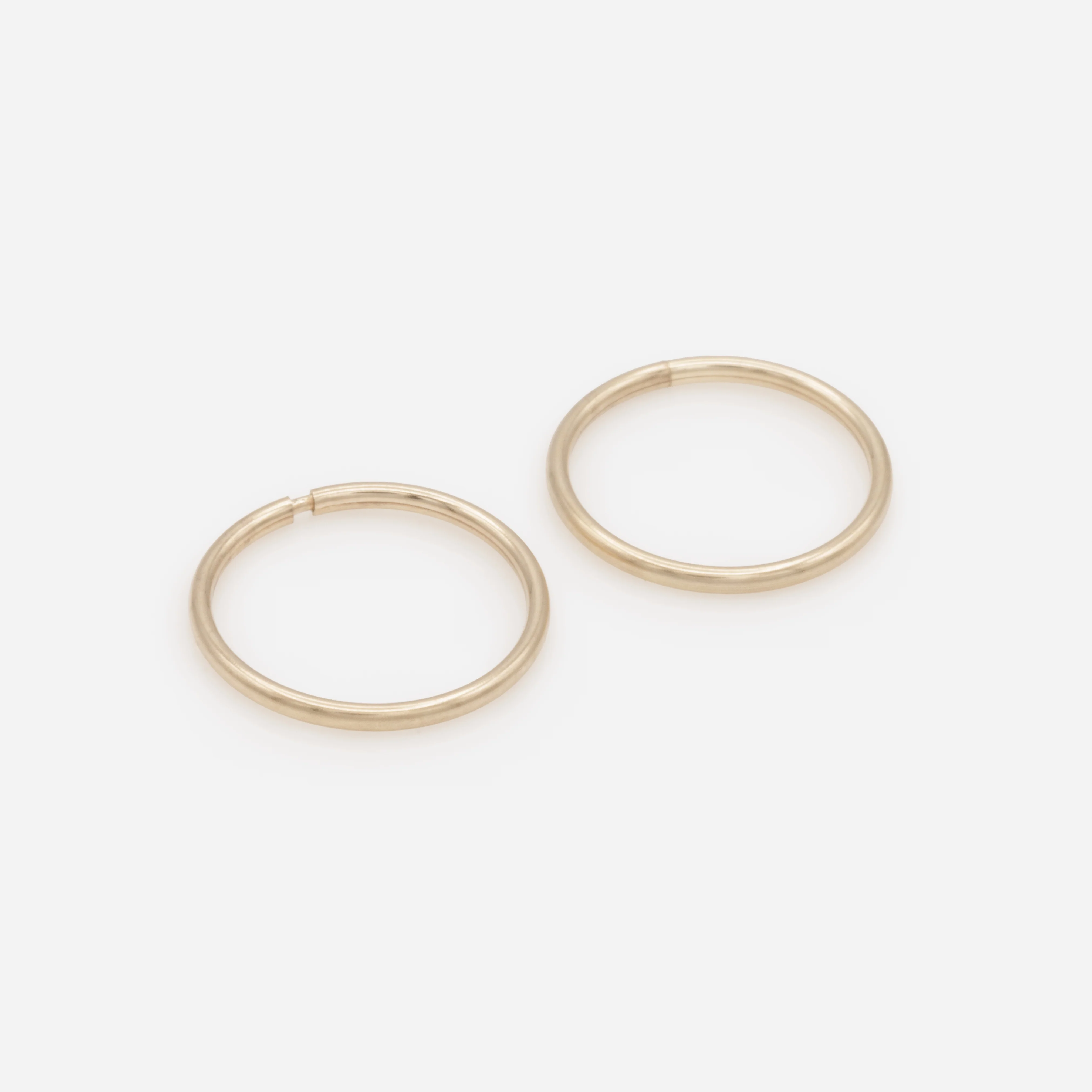 Boucles d'oreilles dormeuses 12 mm en or 10 carats - Image 2