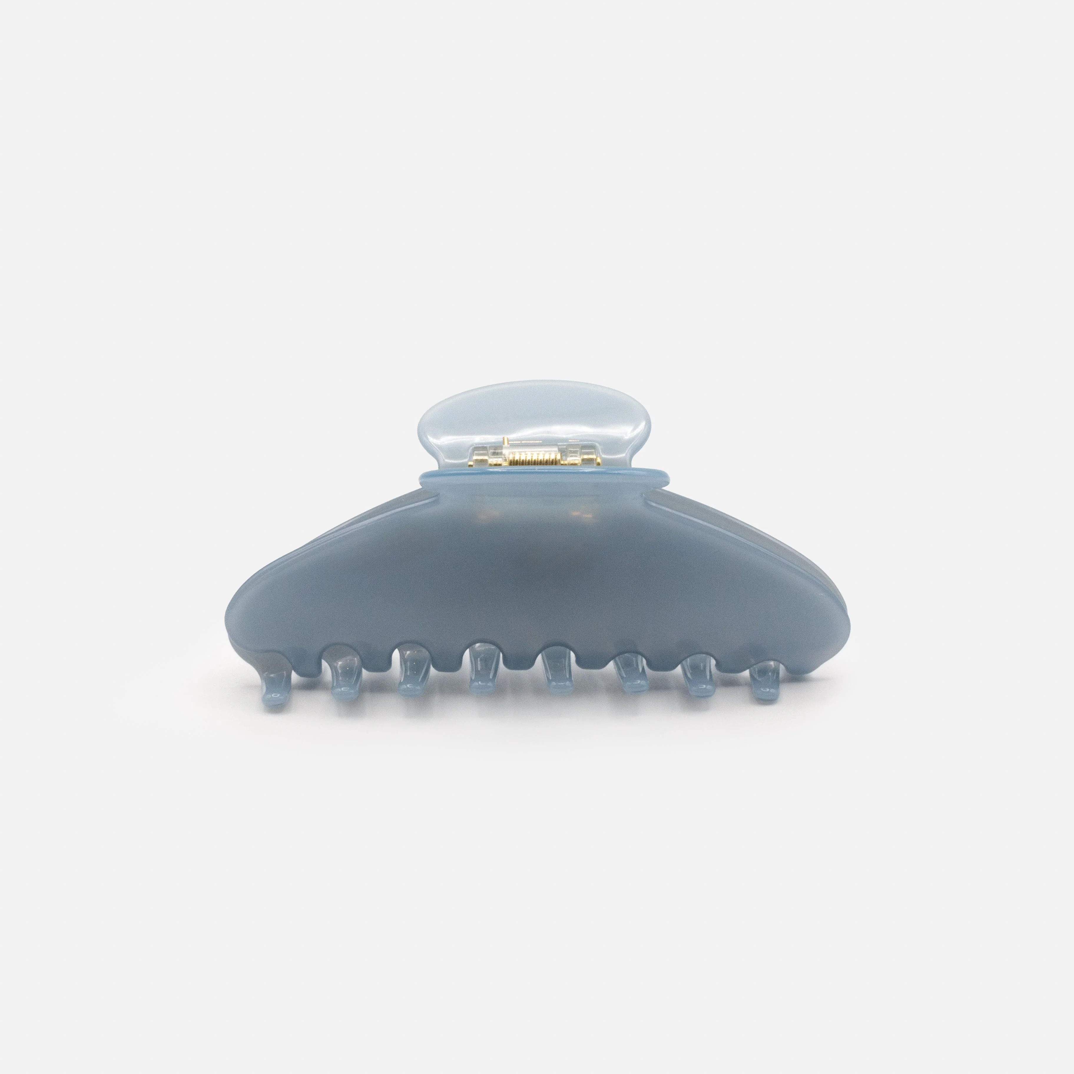Pince bleu pâle en plastique au fini lustré