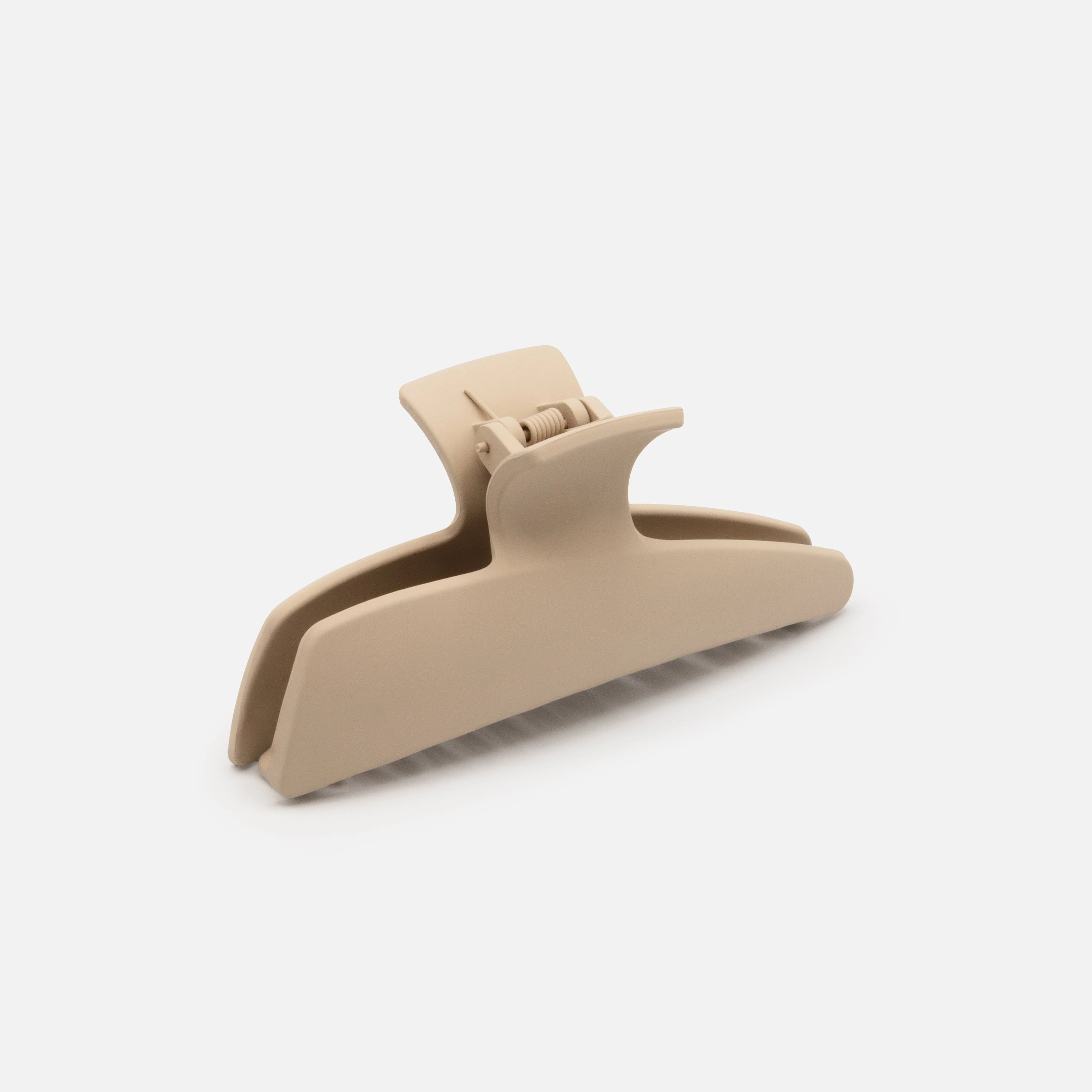Pince géométrique beige en plastique au fini mat - Image 2