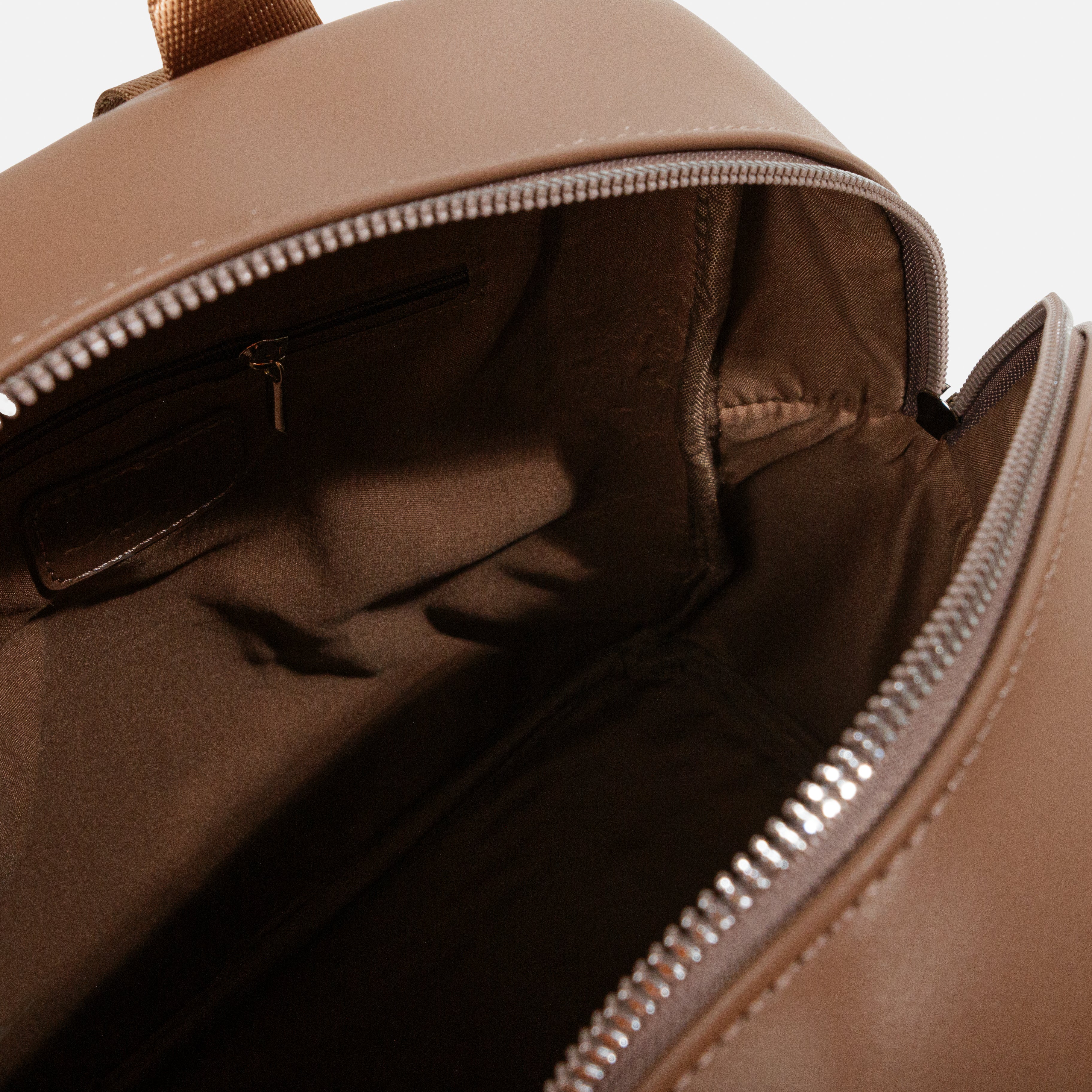 Sac à dos brun pâle avec sangles en nylon - Image 4
