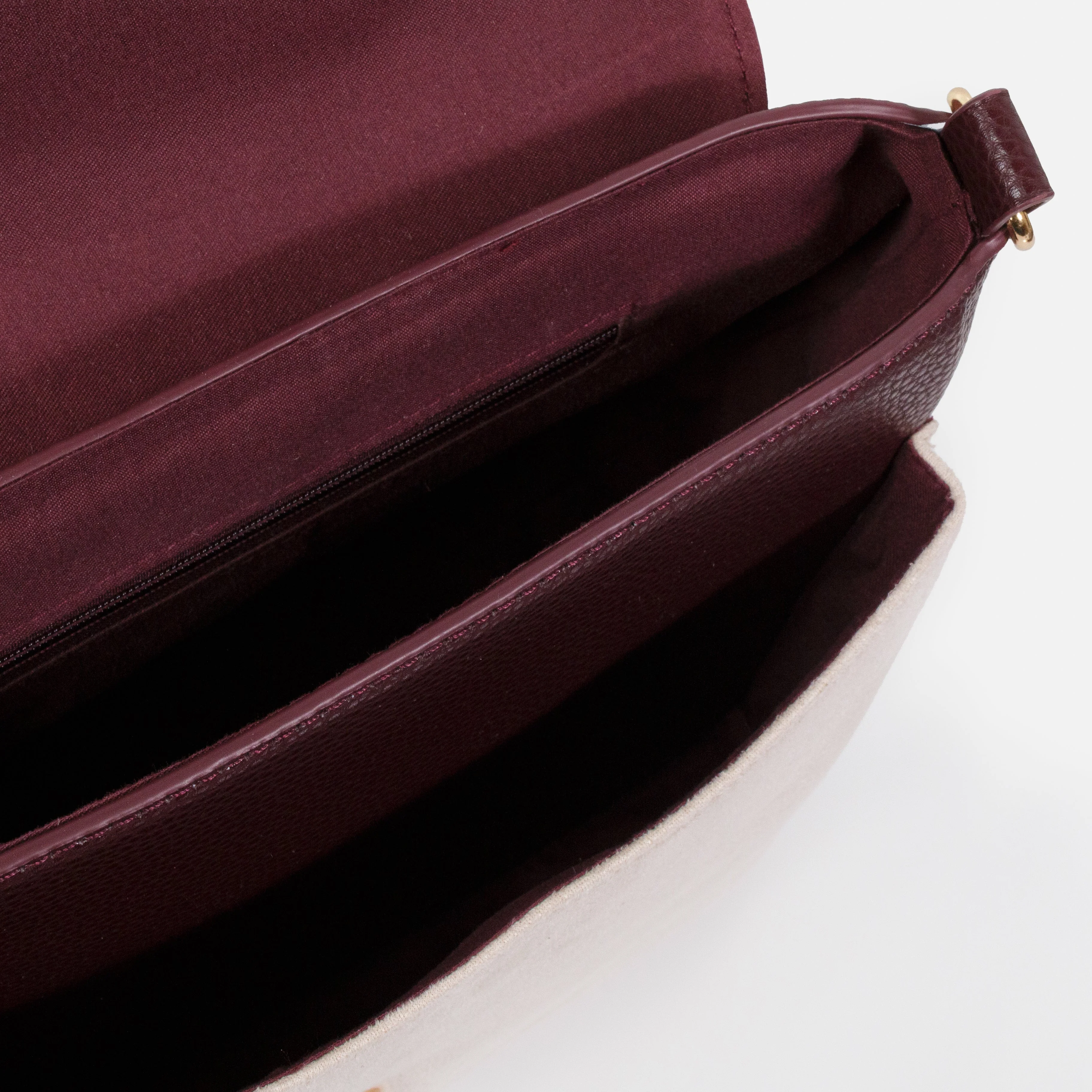 Sac à main bourgogne en PU bosselé avec pochette ivoire en suède - Image 3