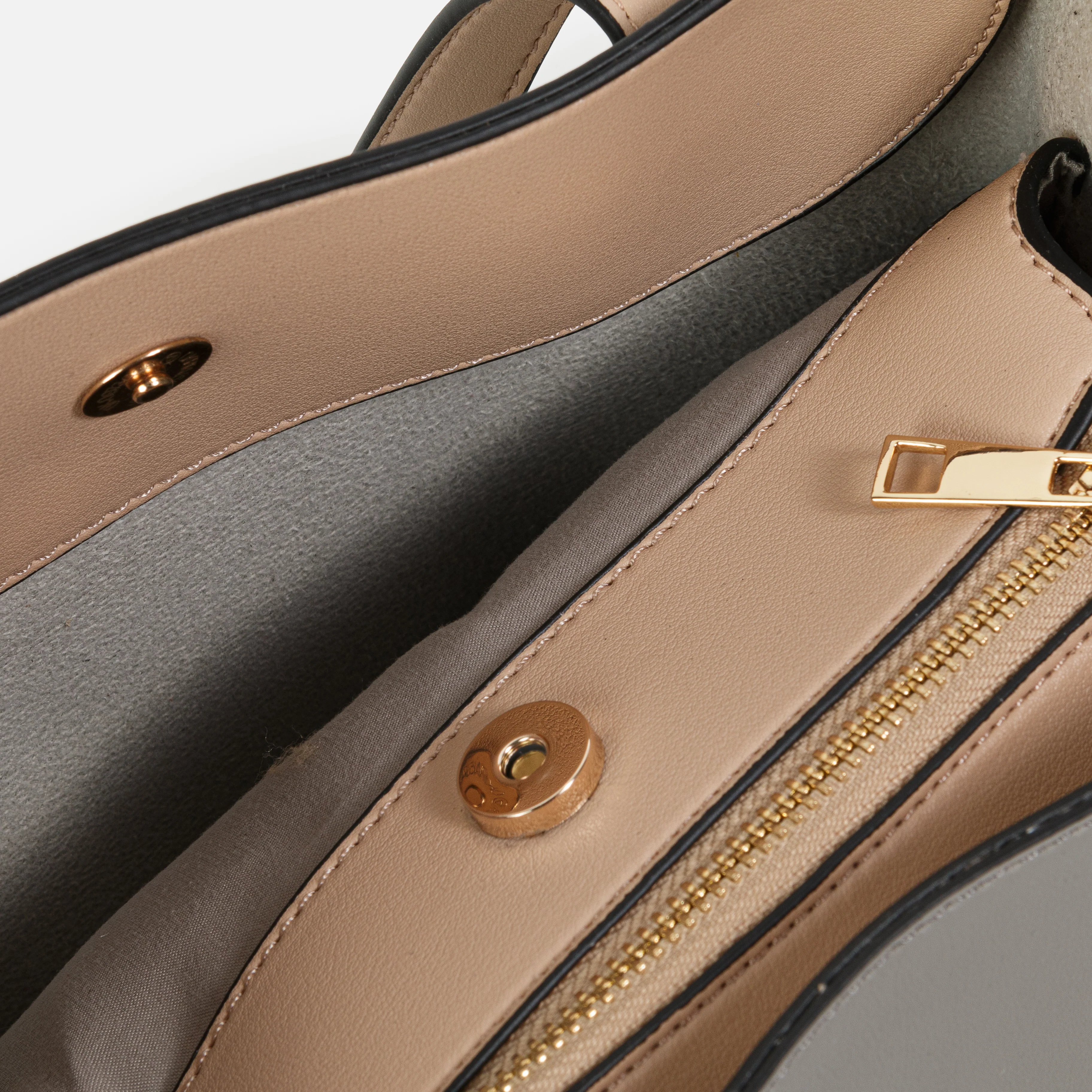 Sac à main gris et beige avec ganse amovible - Image 4