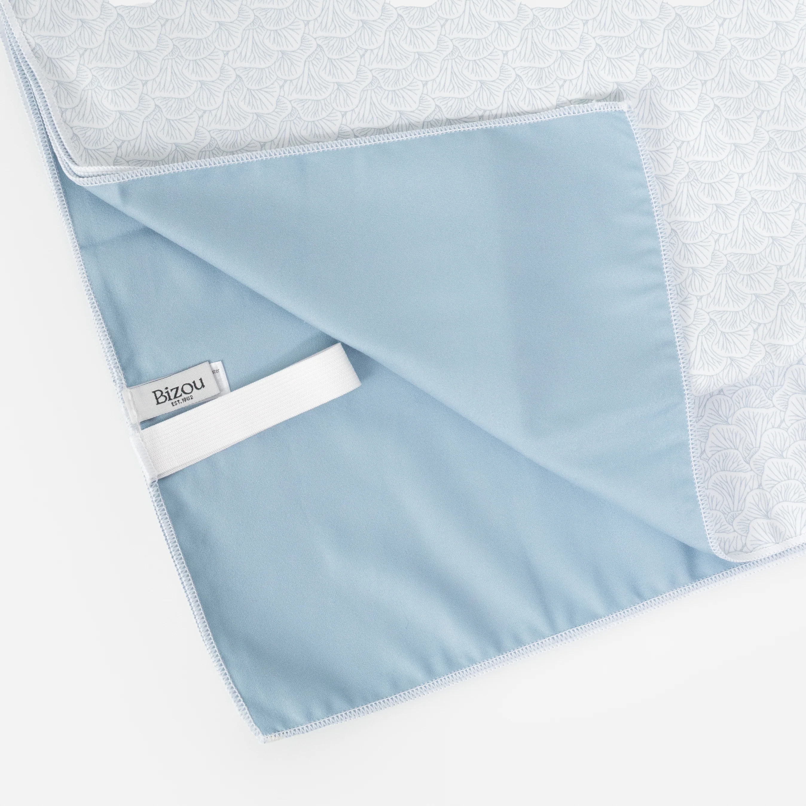 Serviette en microfibre bleue pâle à imprimé coraux - Image 3