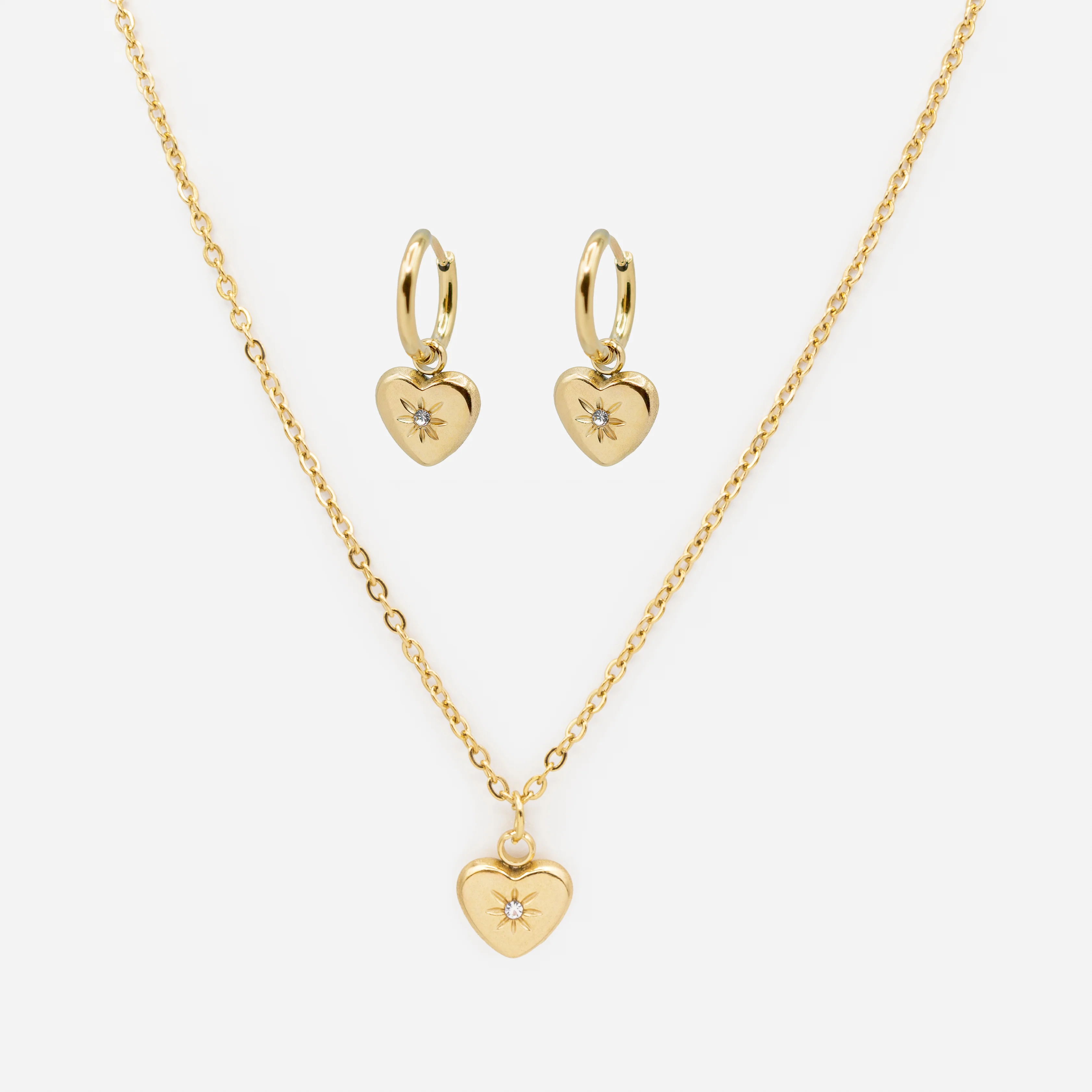 Ensemble collier et boucles d'oreilles dorés coeurs et zircons cubiques en acier inoxydable