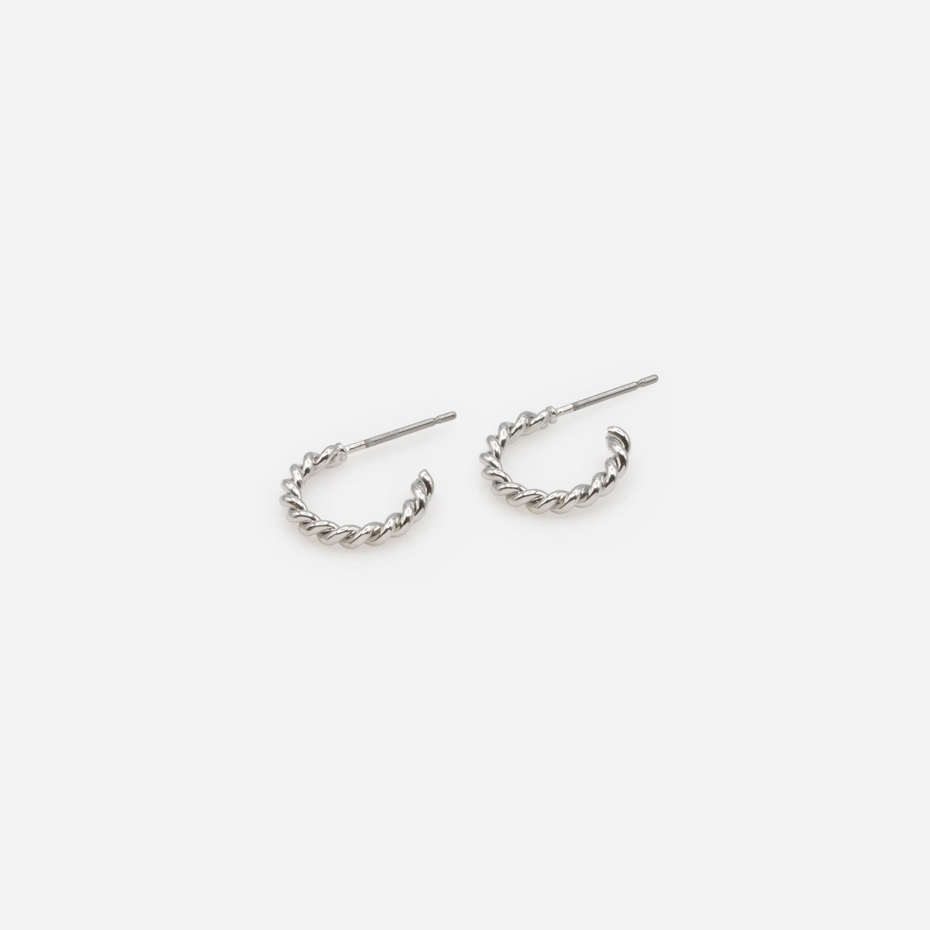 Trio de boucles d'oreilles anneaux argentés simples et torsadés - Image 3