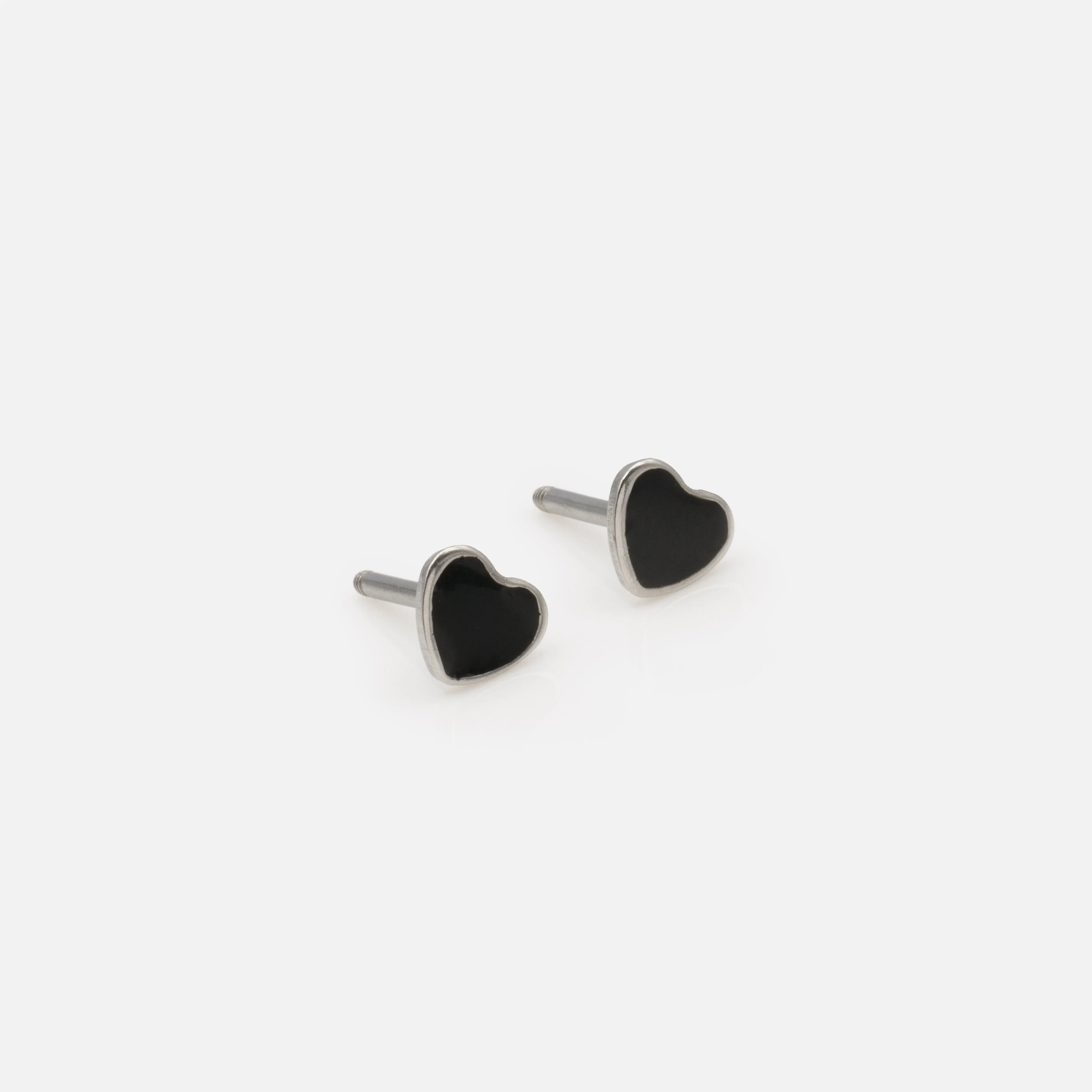 Trio de boucles d'oreilles cœurs noirs et argentés en acier inoxydable - Image 2