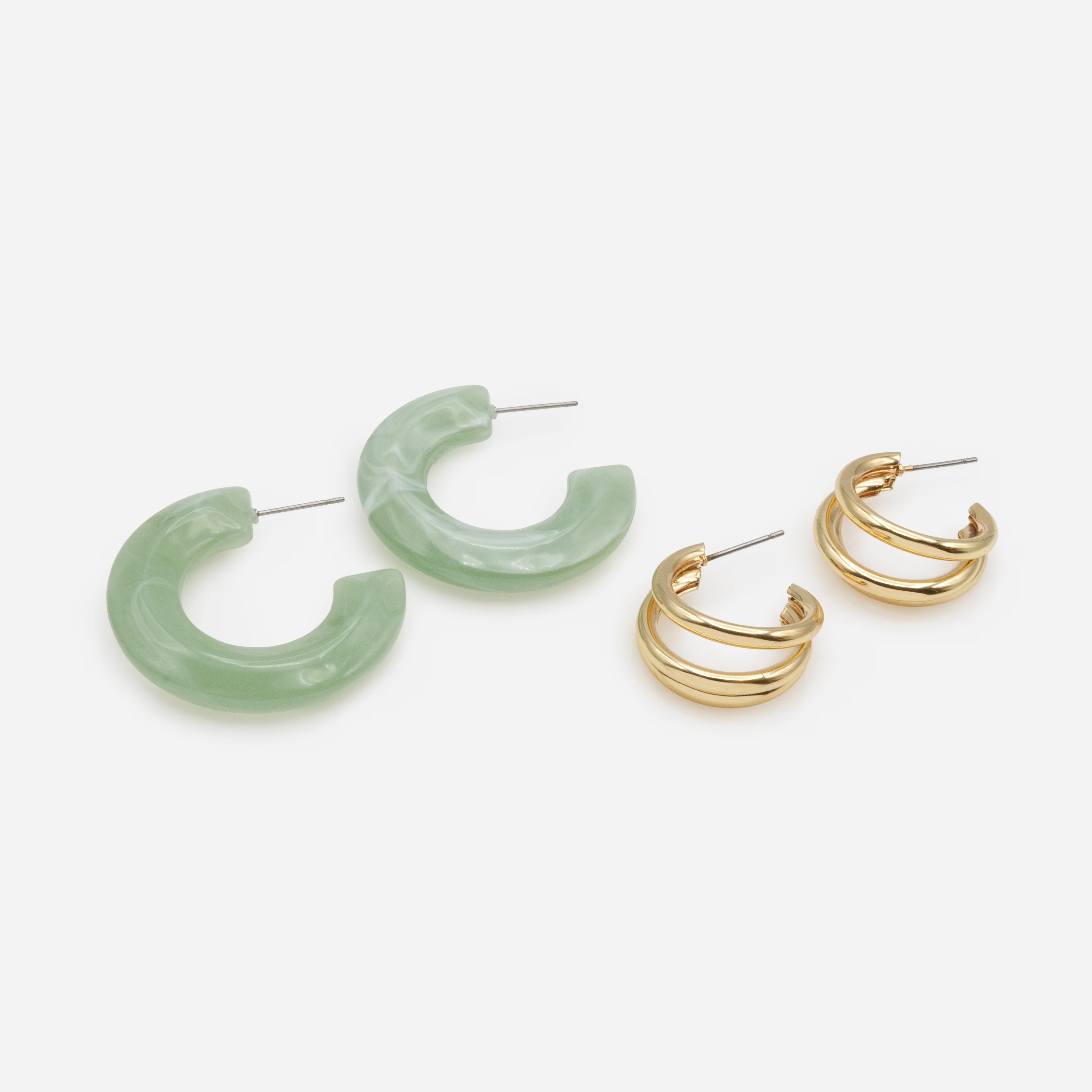 Duo de boucles d'oreilles anneaux dorés et vert sauge marbrés - Image 2