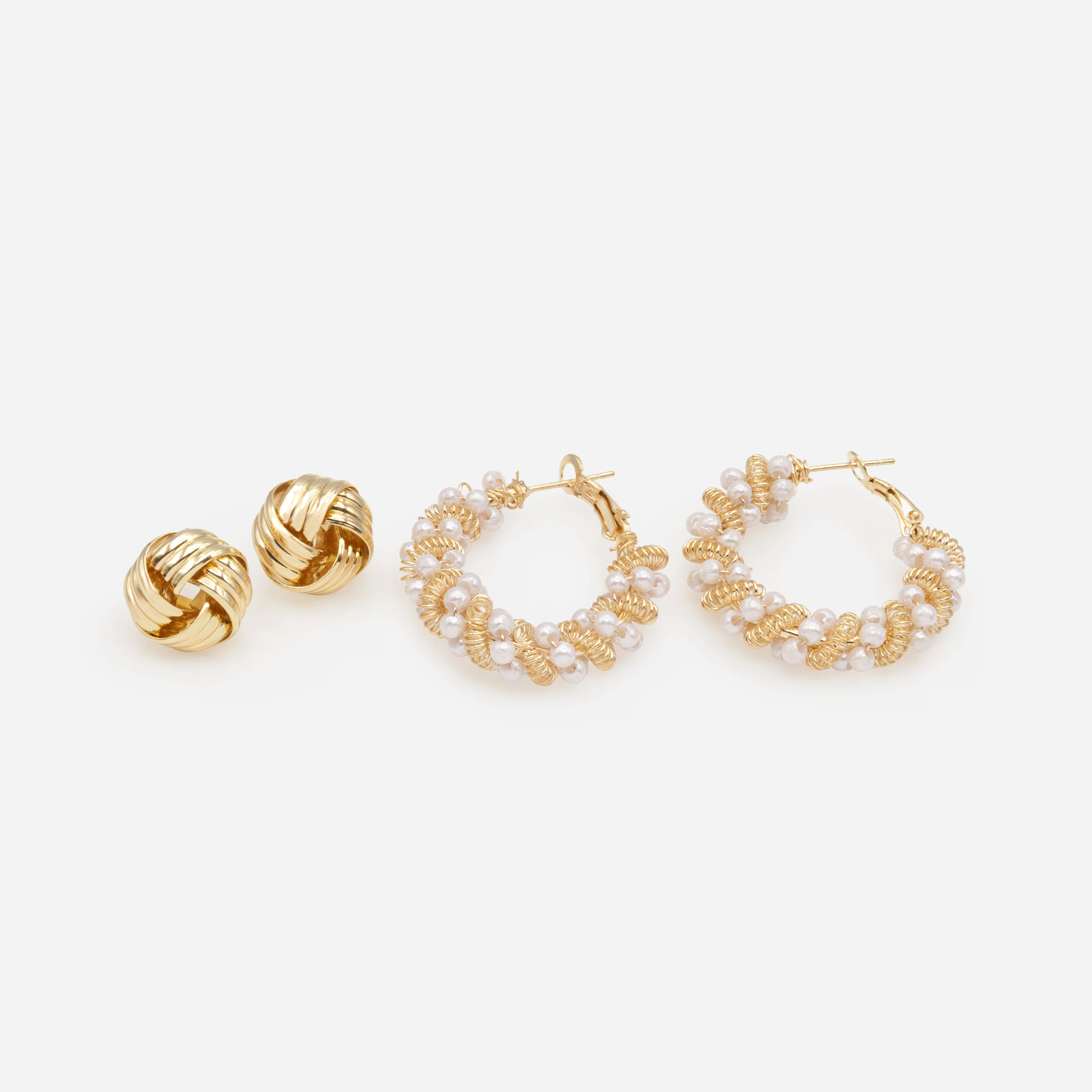 Duo de boucles d'oreilles noeuds et anneaux dorés en torsade avec perles - Image 2
