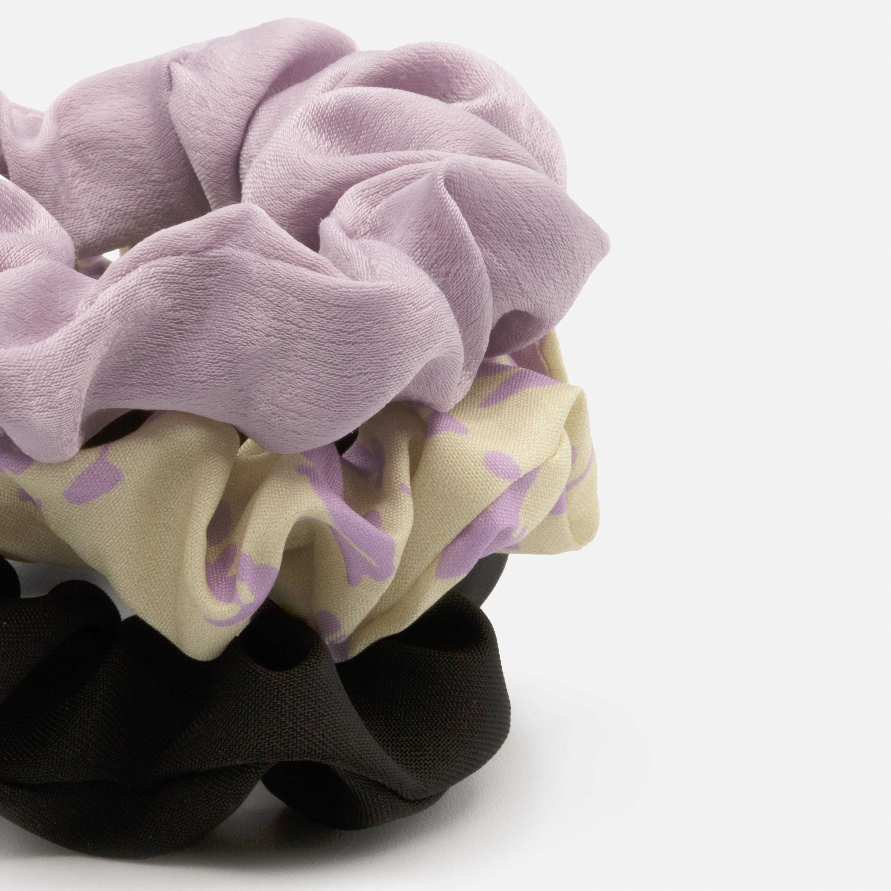 Trio de chouchous noir, mauve et fleurs