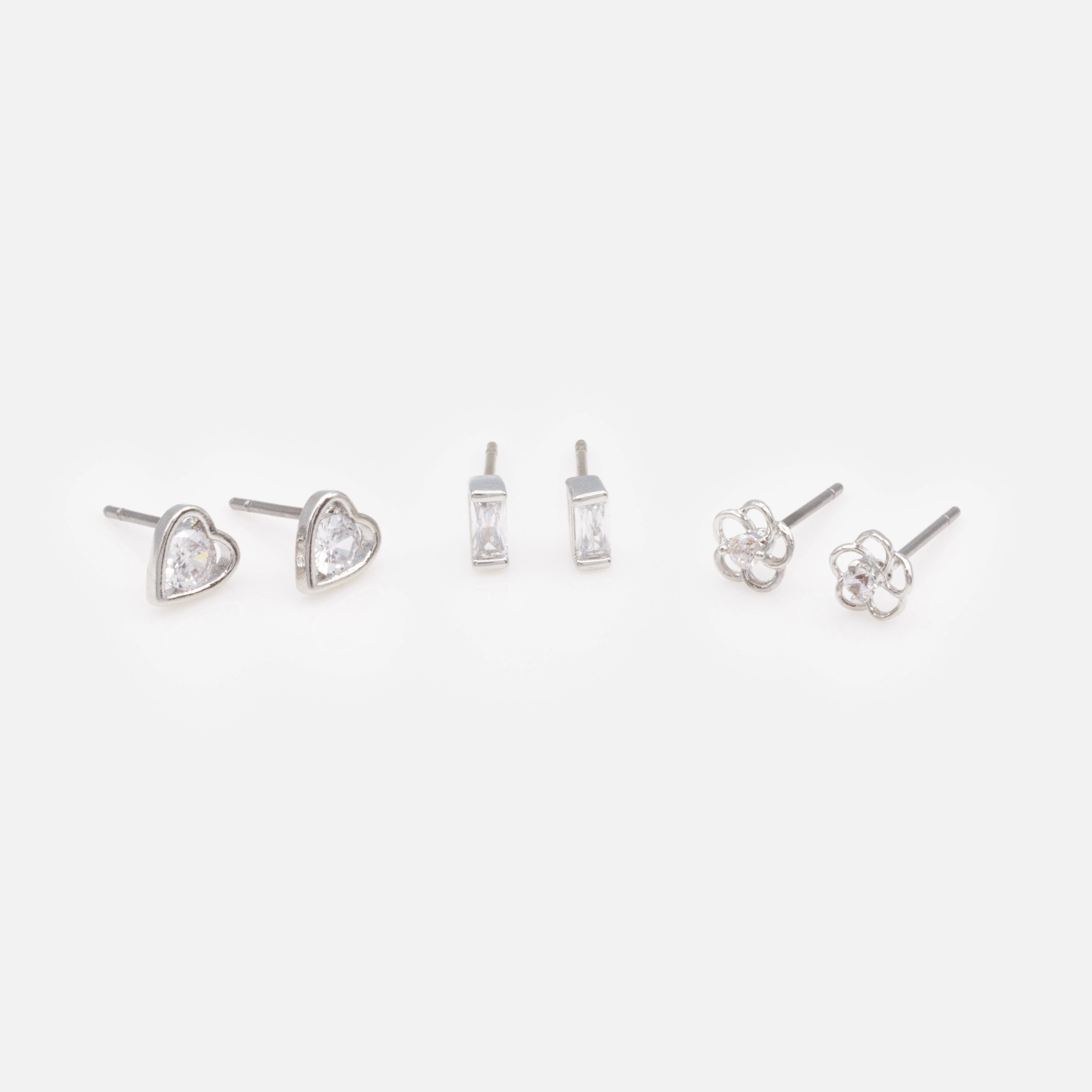 Trio de délicates boucles d'oreilles argentées avec zircons cubiques - Image 2